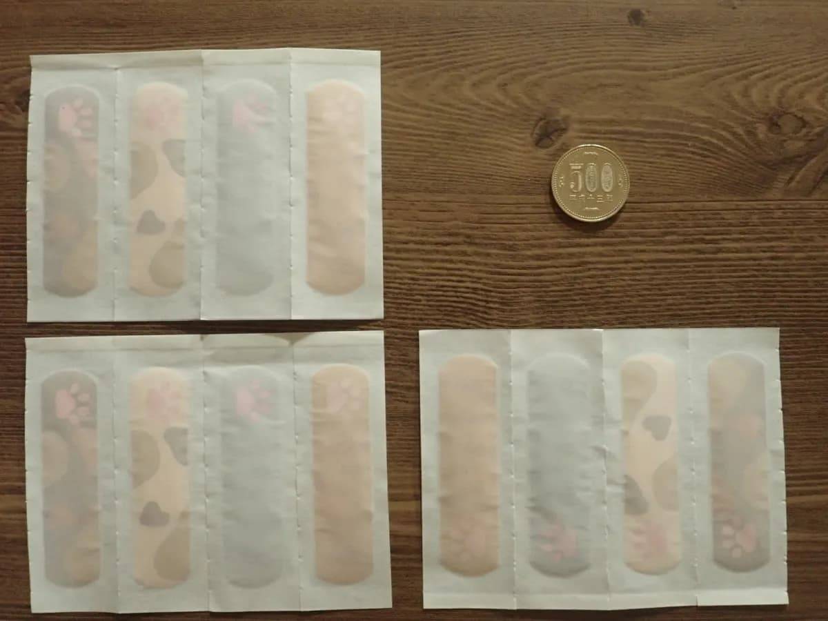 ダイソー救急！！キズテープ(肉球ねこ、12枚入)−２