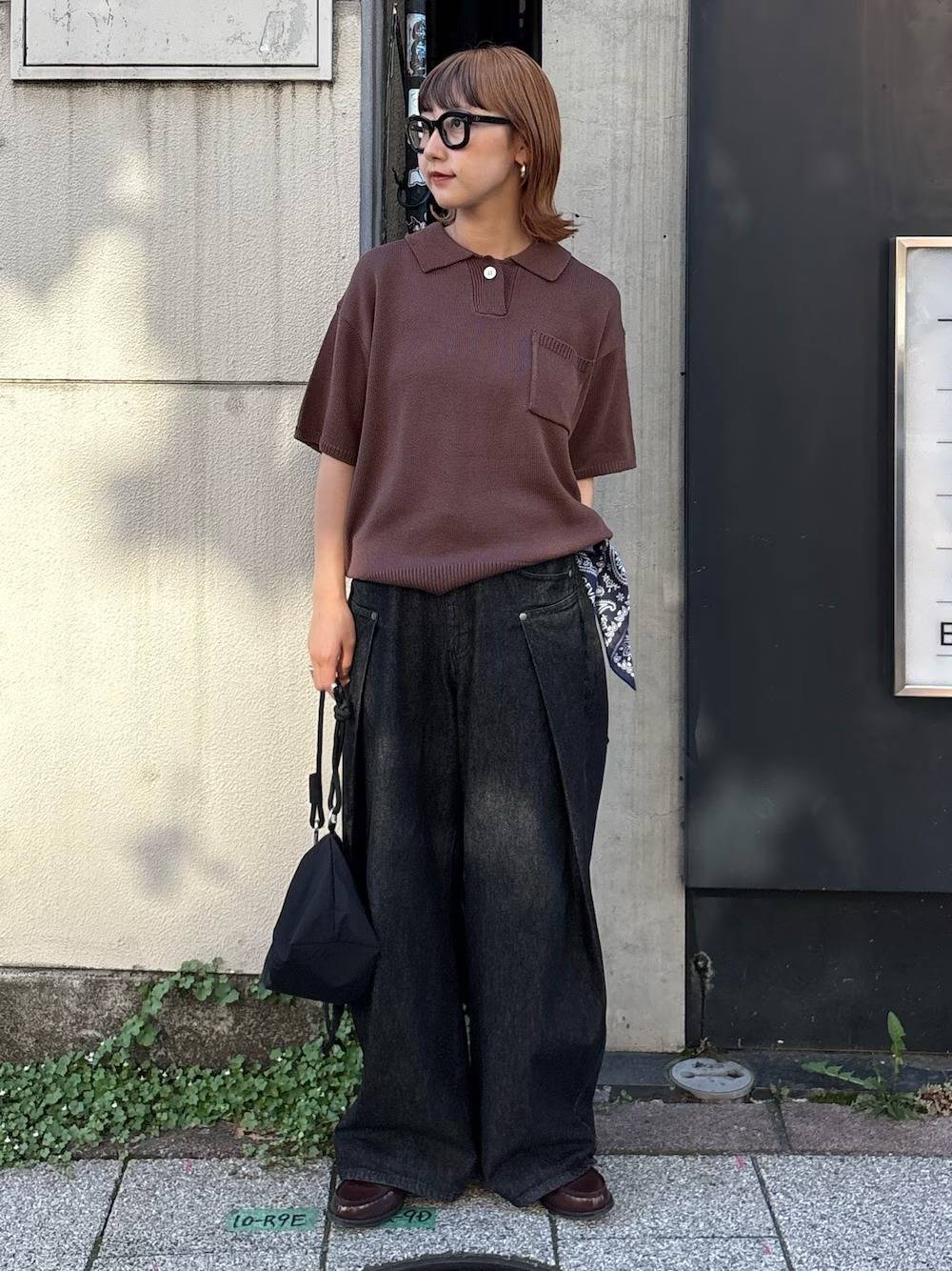 ポロニット×タックデニムパンツ