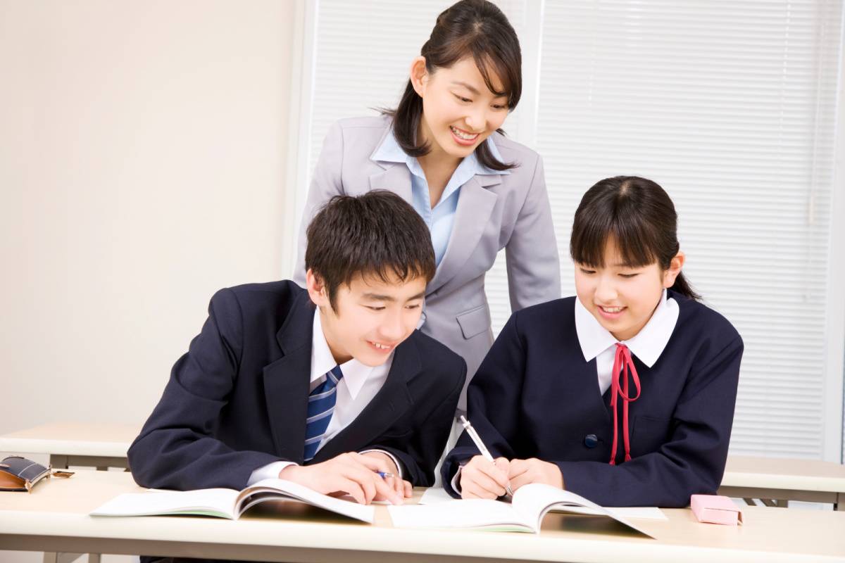 塾で学ぶ子どもたち