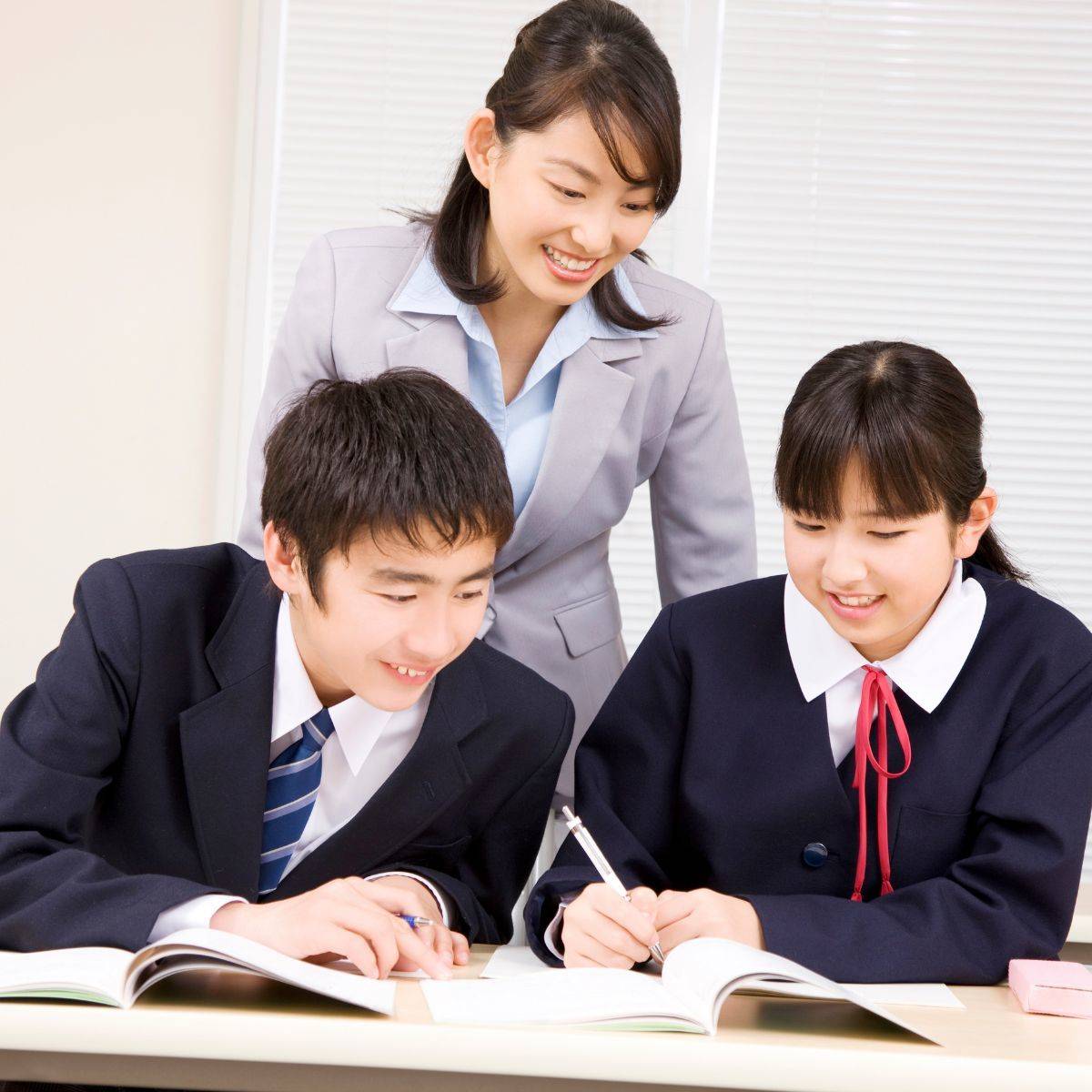 塾で学ぶ子どもたち