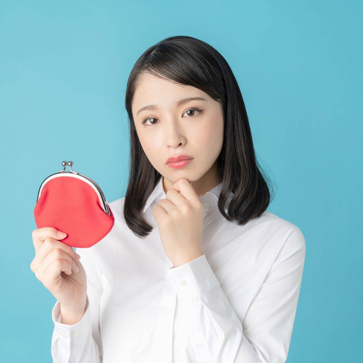 財布を持っている女性