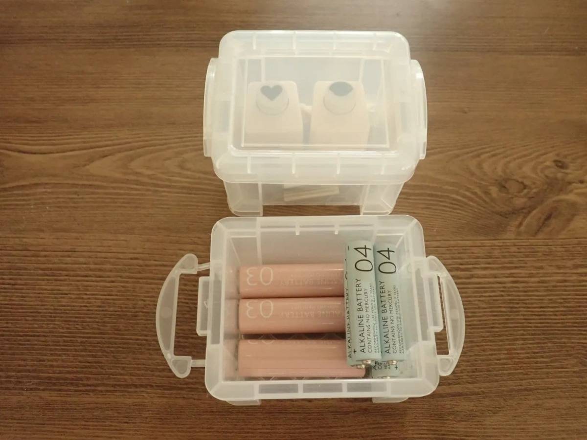 ダイソー収納ボックス(ミニ、2個)−３