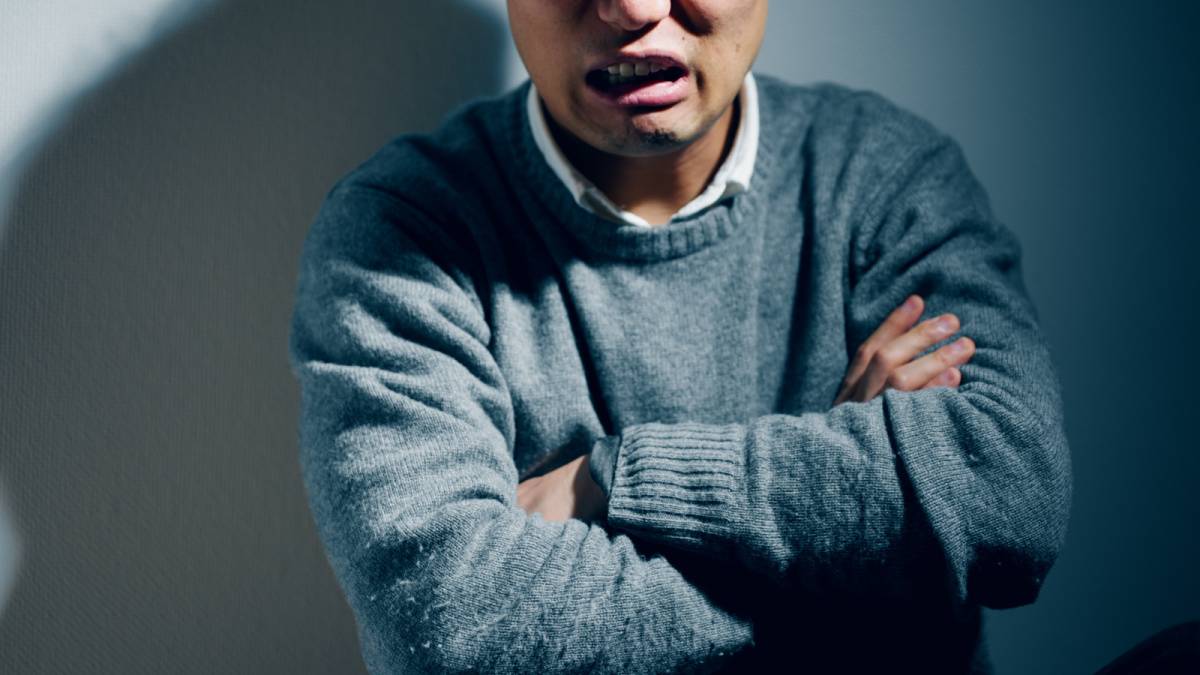 怒る人