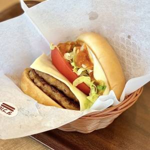  モスバーガーの「ダブルモスタコスバーガー」 