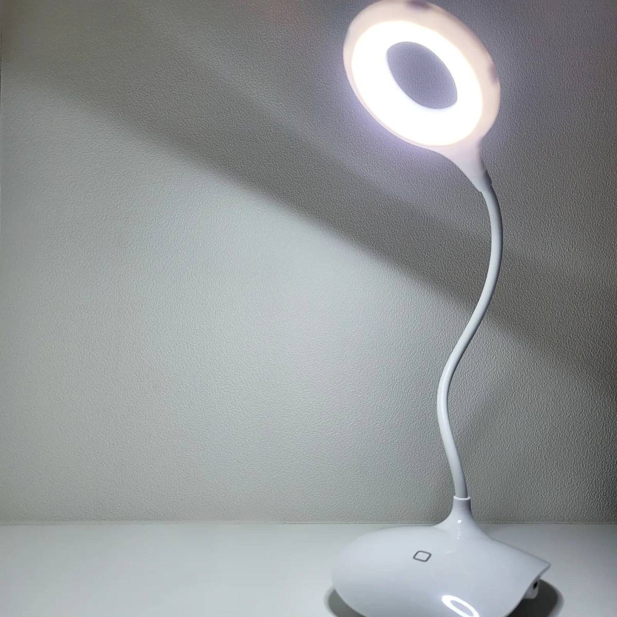 ダイソーラウンドスタンドライト USB/乾電池 両用ー３