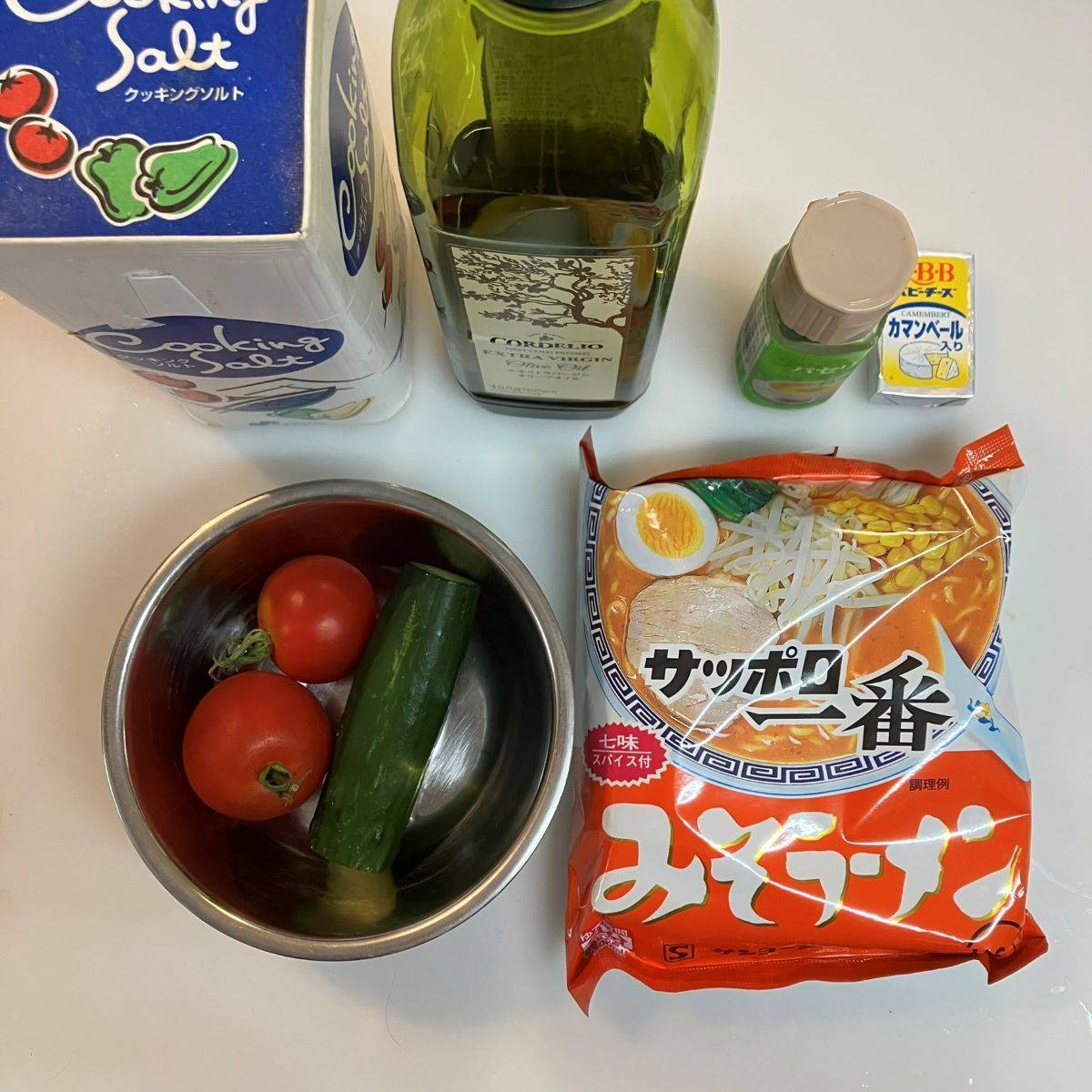 サッポロ一番公式の「チーズと夏野菜のさっぱり冷やしあえ麺」のレシピ