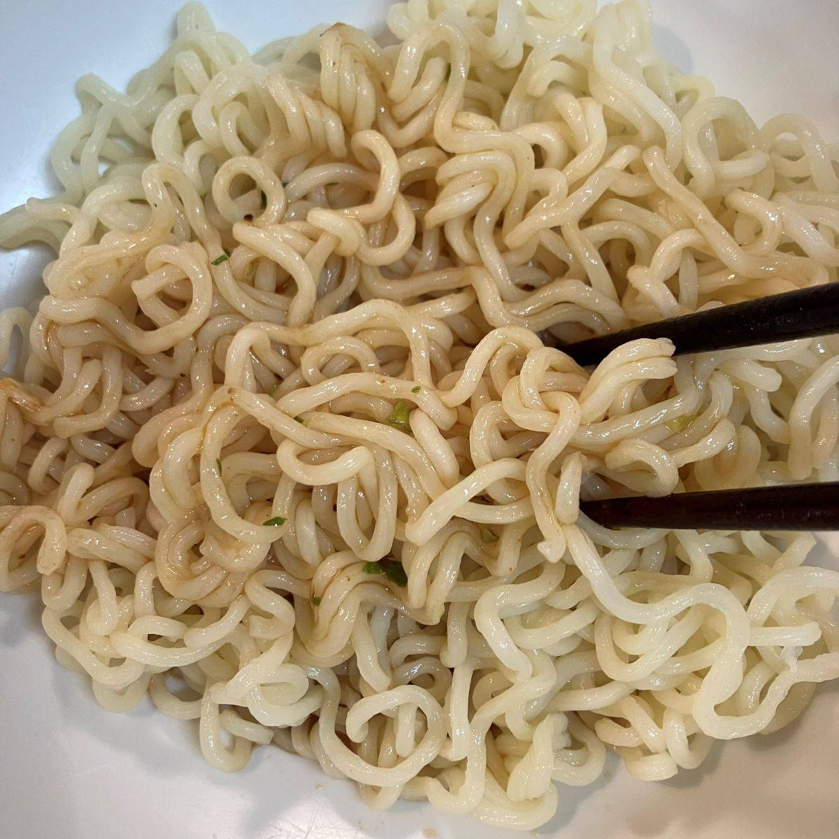 サッポロ一番公式の「チーズと夏野菜のさっぱり冷やしあえ麺」のレシピ