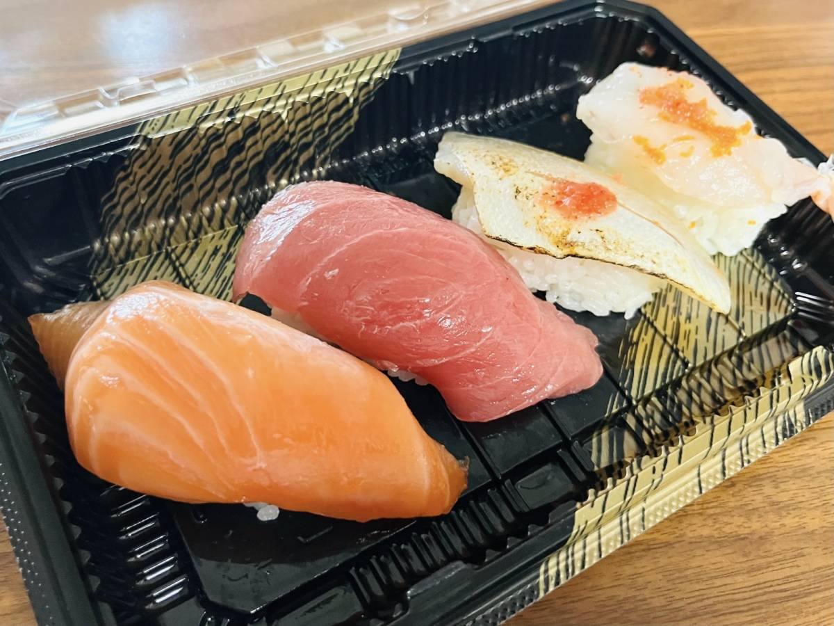 購入したのは人気の握り4貫！