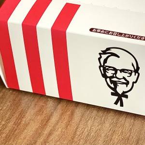  ケンタッキーフライドチキンの箱 