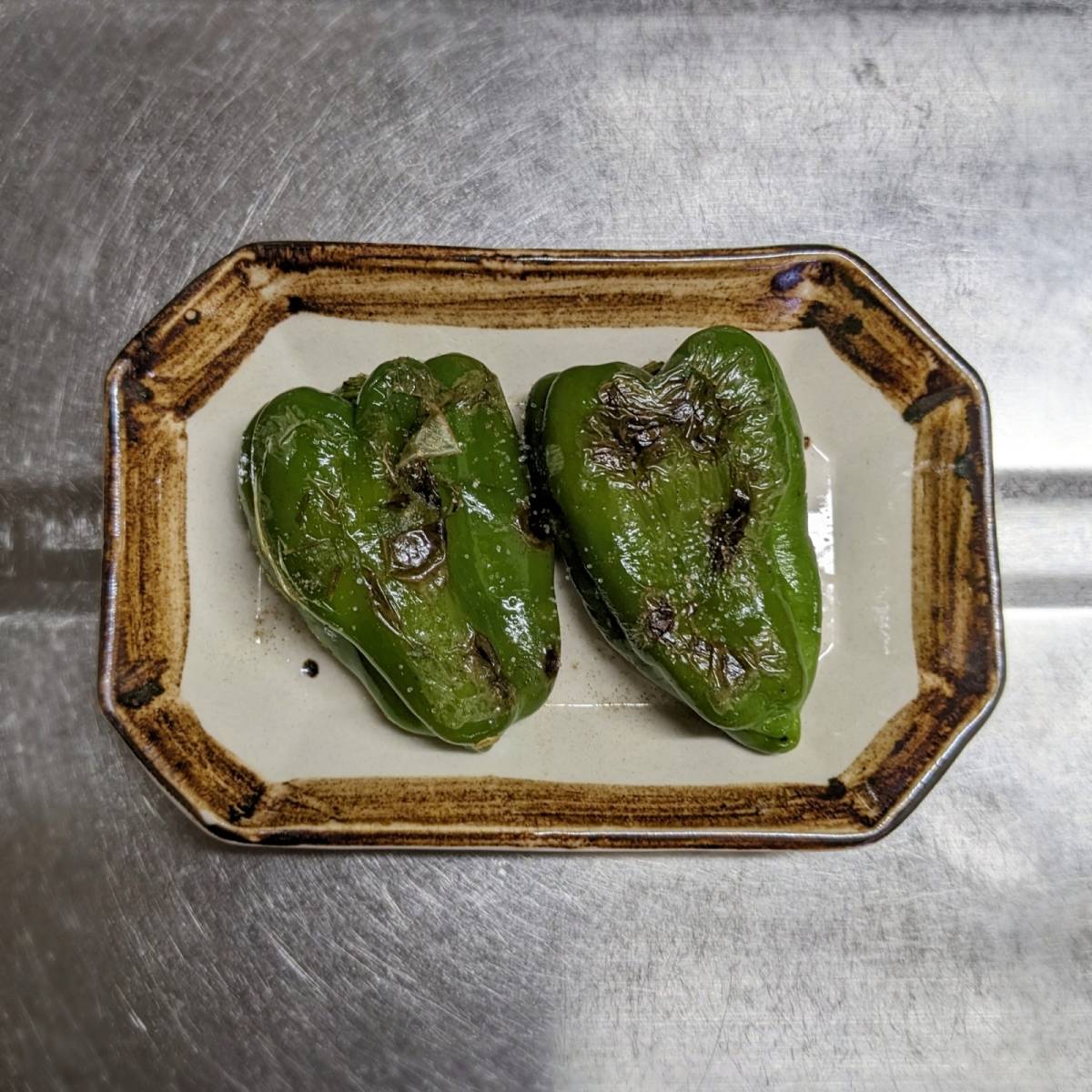JAグループ公式の「丸ごとピーマン焼き」のレシピ