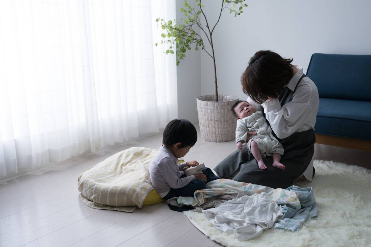 悲しむ人