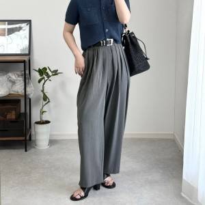 【2025年7月】センスいい人は夏こう着てる！50代向けグレーパンツコーデ5選