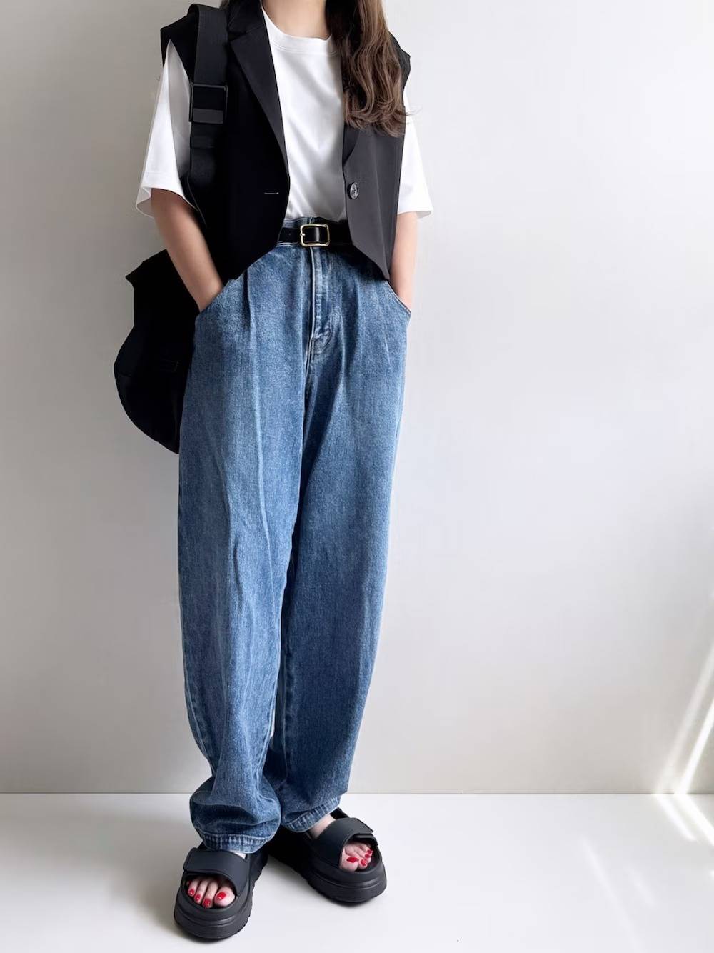 Tシャツ×ベストの重ね着が◎