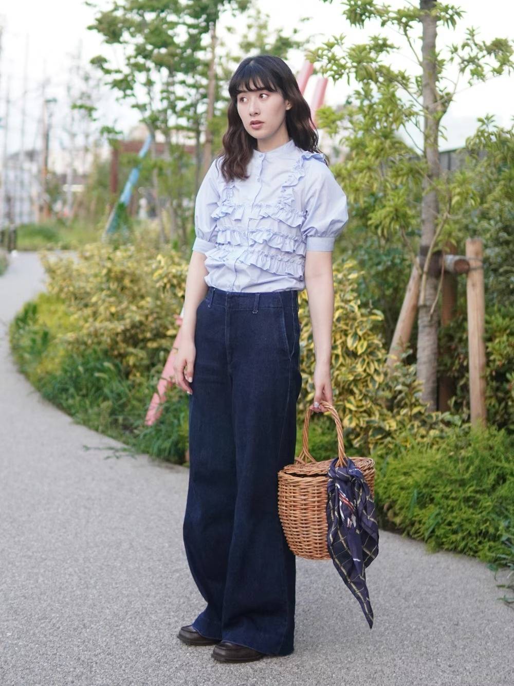 フリルシャツを合わせる♡