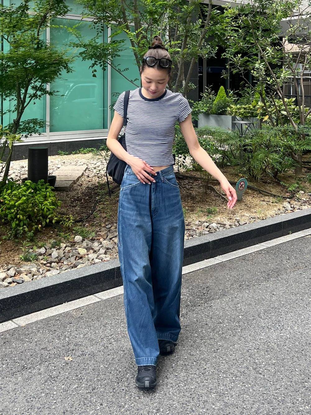 ボーダー柄のTシャツ×デニムパンツ