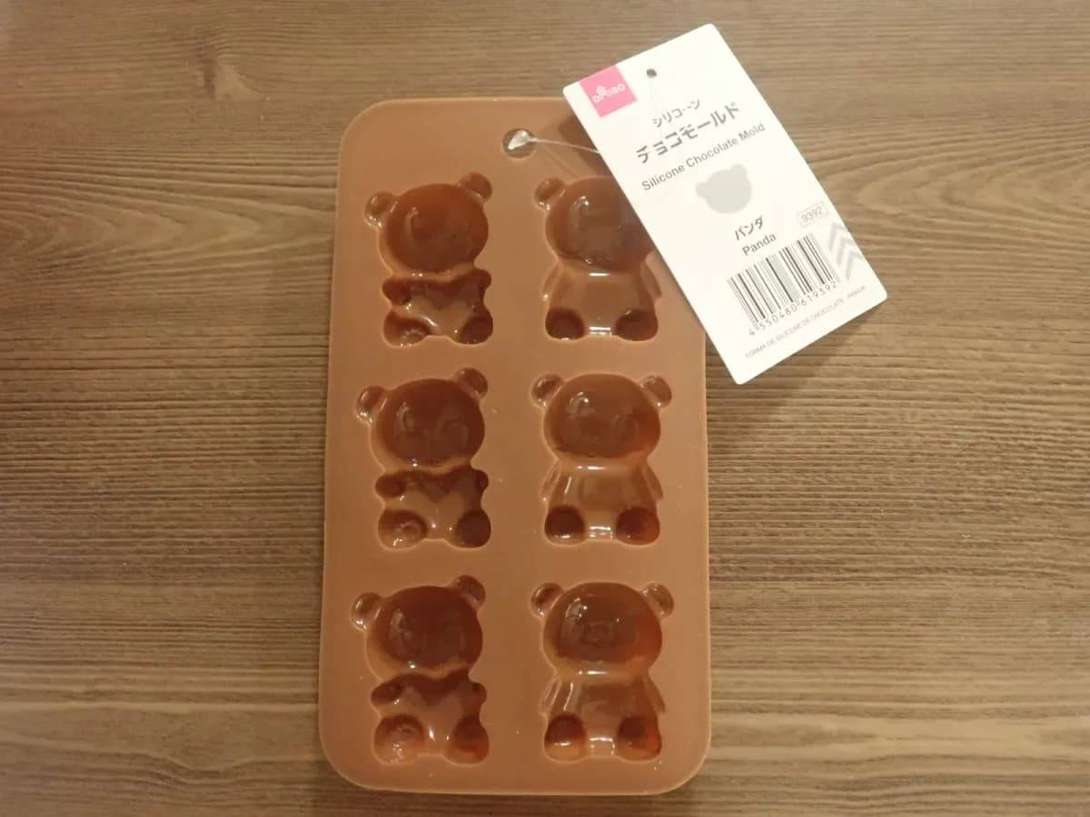 ダイソーシリコーンチョコモールド(パンダ)　−１