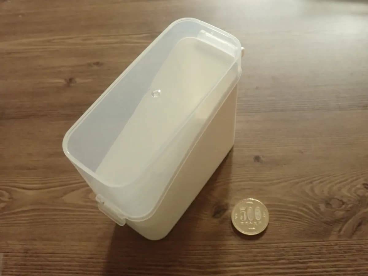 ダイソーチーズがすっきり入るケース−２