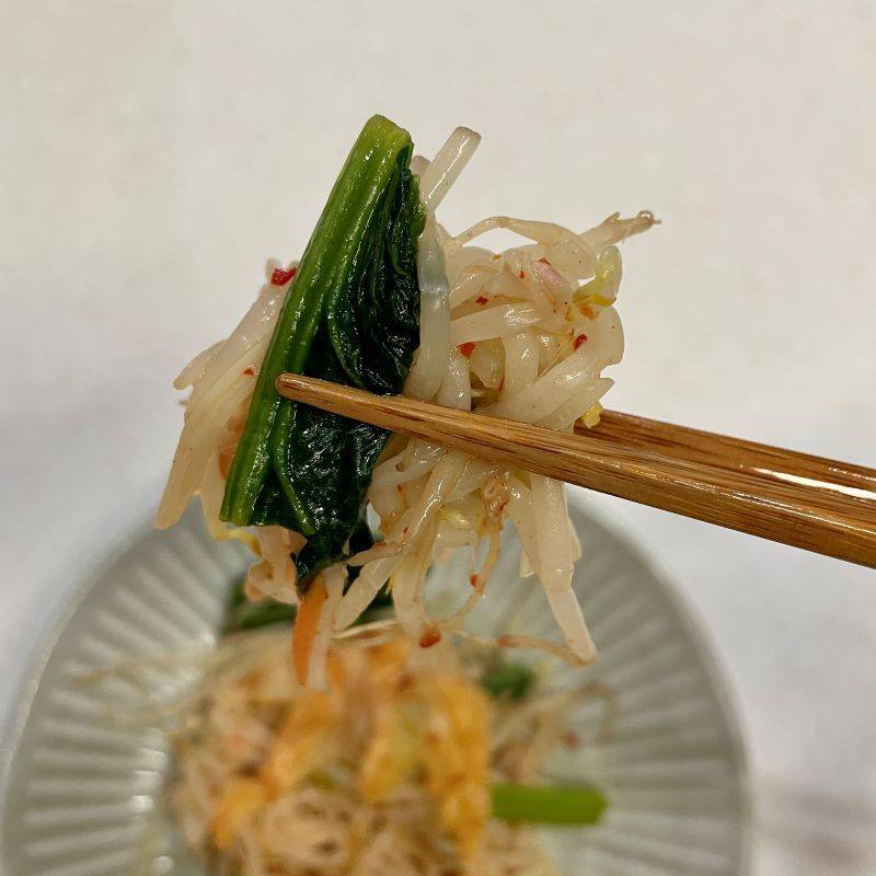 JAグループ公式の「もやしと小松菜とエノキタケのキムチ味炒め♪」のレシピ