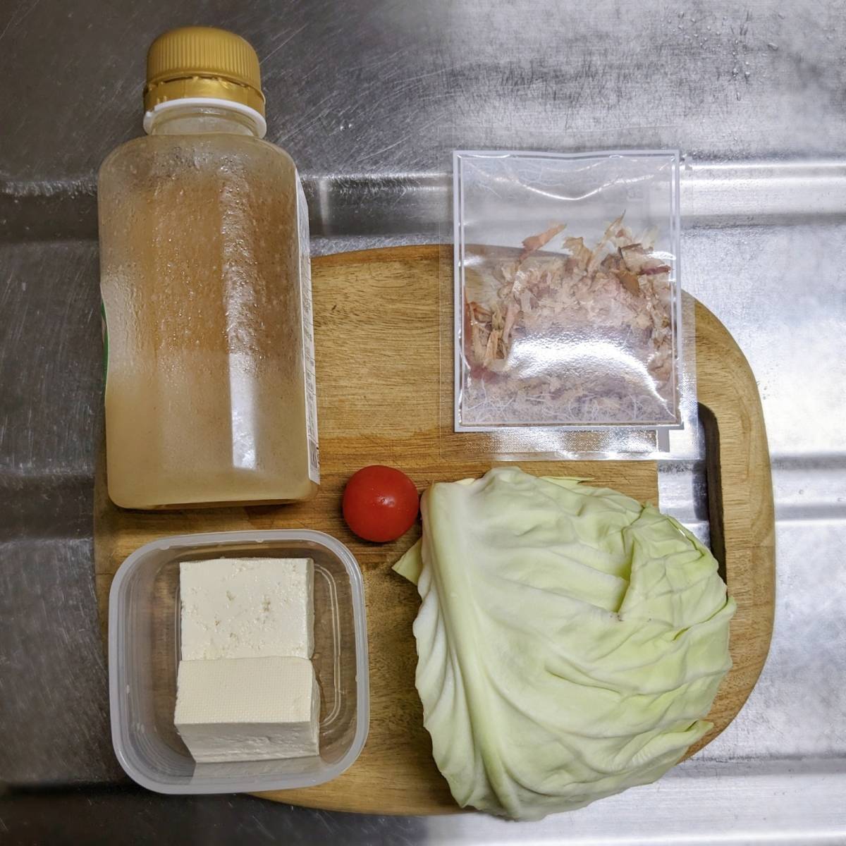 JAグループ公式の「豆腐とキャベツとトマトサラダ」のレシピ