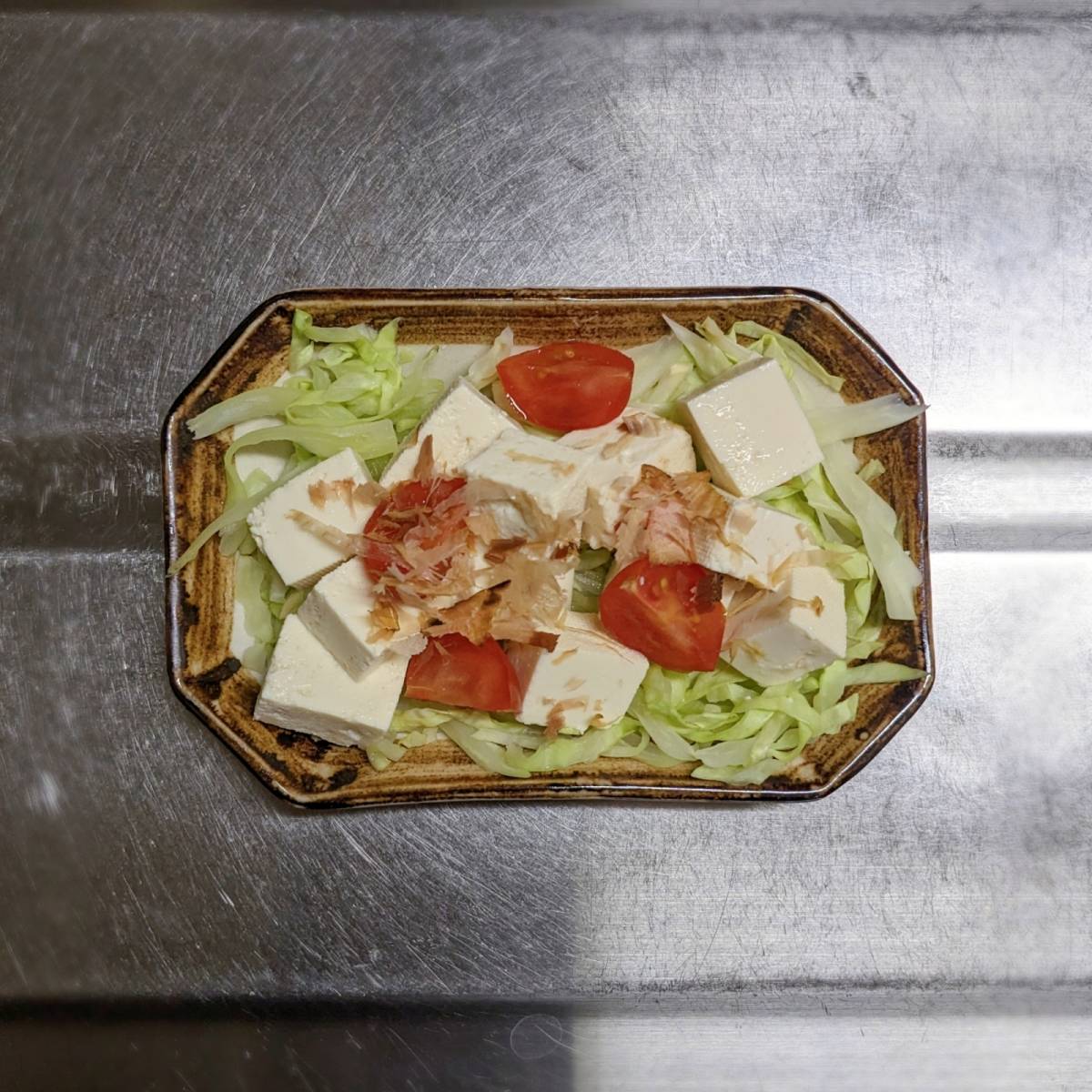 JAグループ公式の「豆腐とキャベツとトマトサラダ」のレシピ
