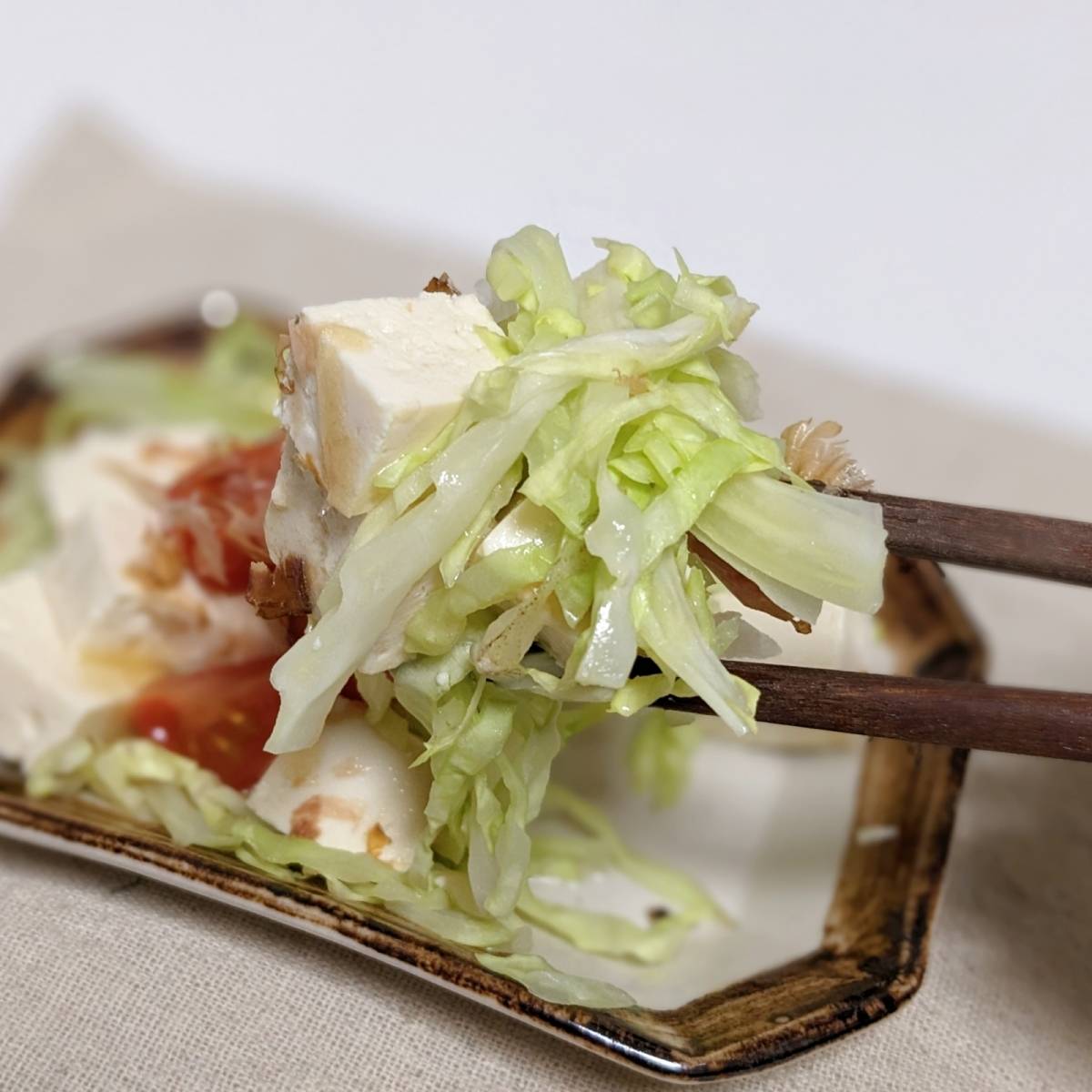 JAグループ公式の「豆腐とキャベツとトマトサラダ」のレシピ