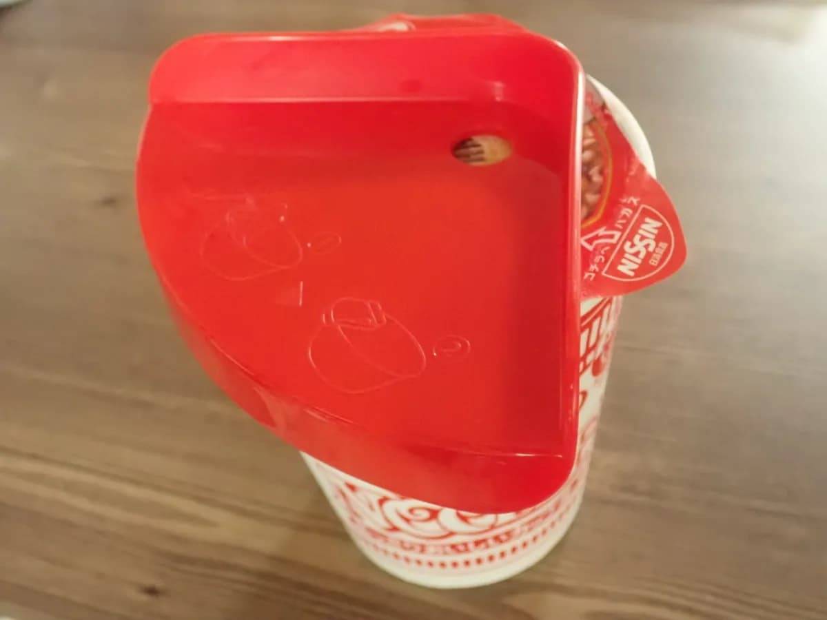 ダイソーカップ麺フタホルダー−３