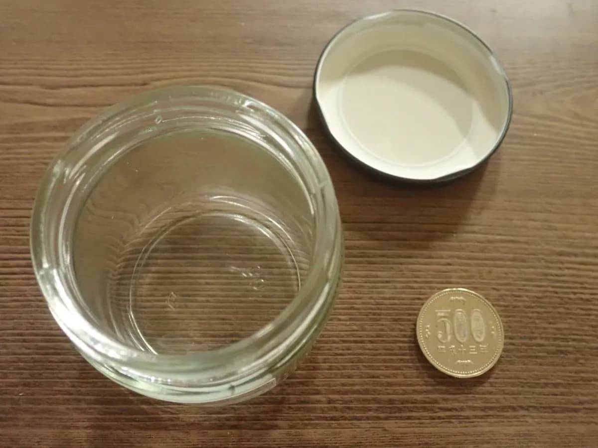 ダイソーツイストキャップ(ネコ、黒・灰、150mL)−２