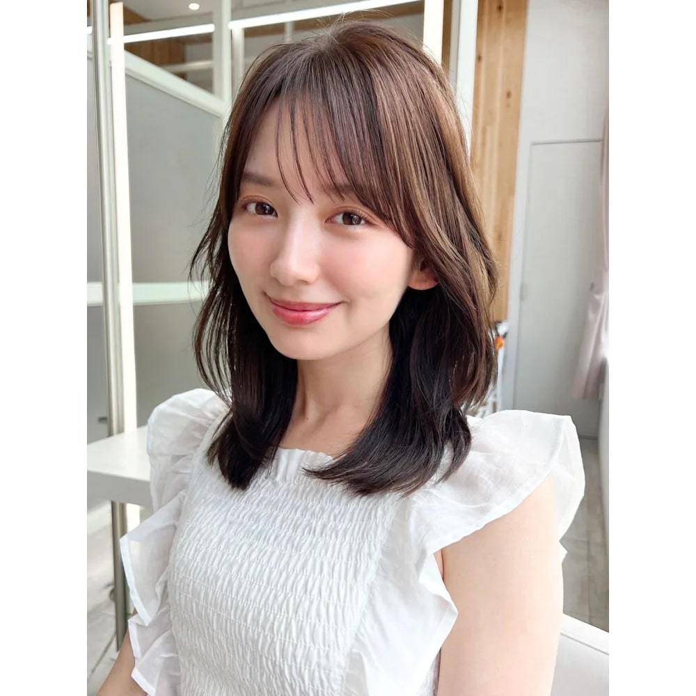 明るめのホワイトグレージュ
