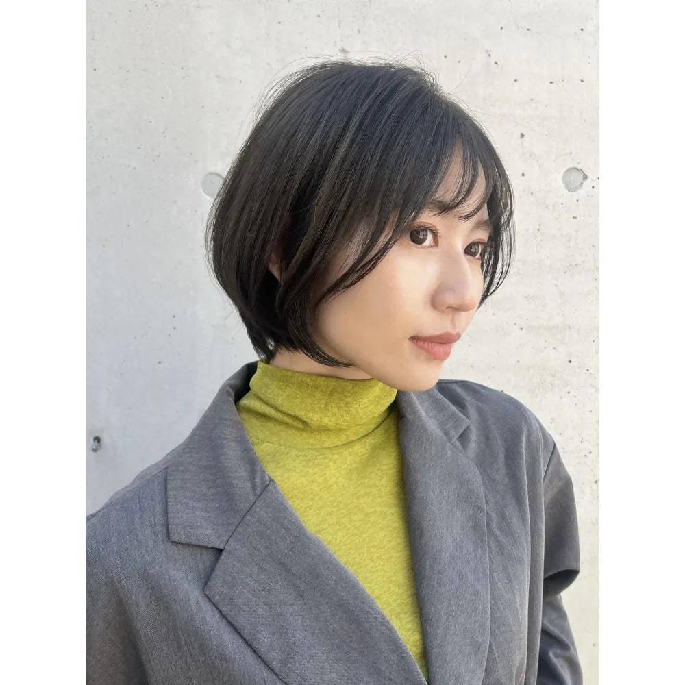 落ち着いたアッシュグレー