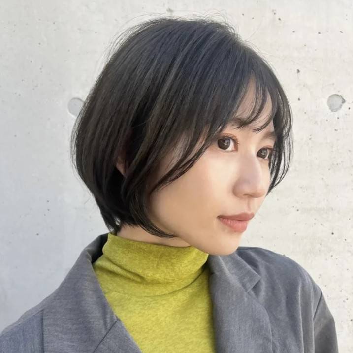 落ち着いたアッシュグレー