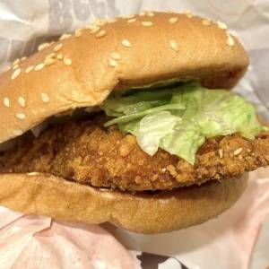  バーガーキング「クラシック スモーキーフライドチキンバーガー」 