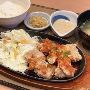  やよい軒の「鉄板鶏チリ定食」 