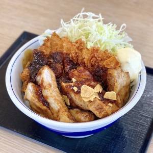  かつやの「トンテキとチキンカツの合い盛り丼」 