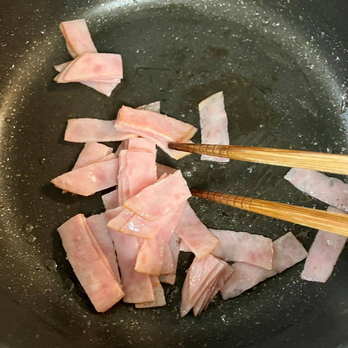 JAグループ公式の「お芋とブロッコリーのコンソメカレーマヨ炒め」のレシピ