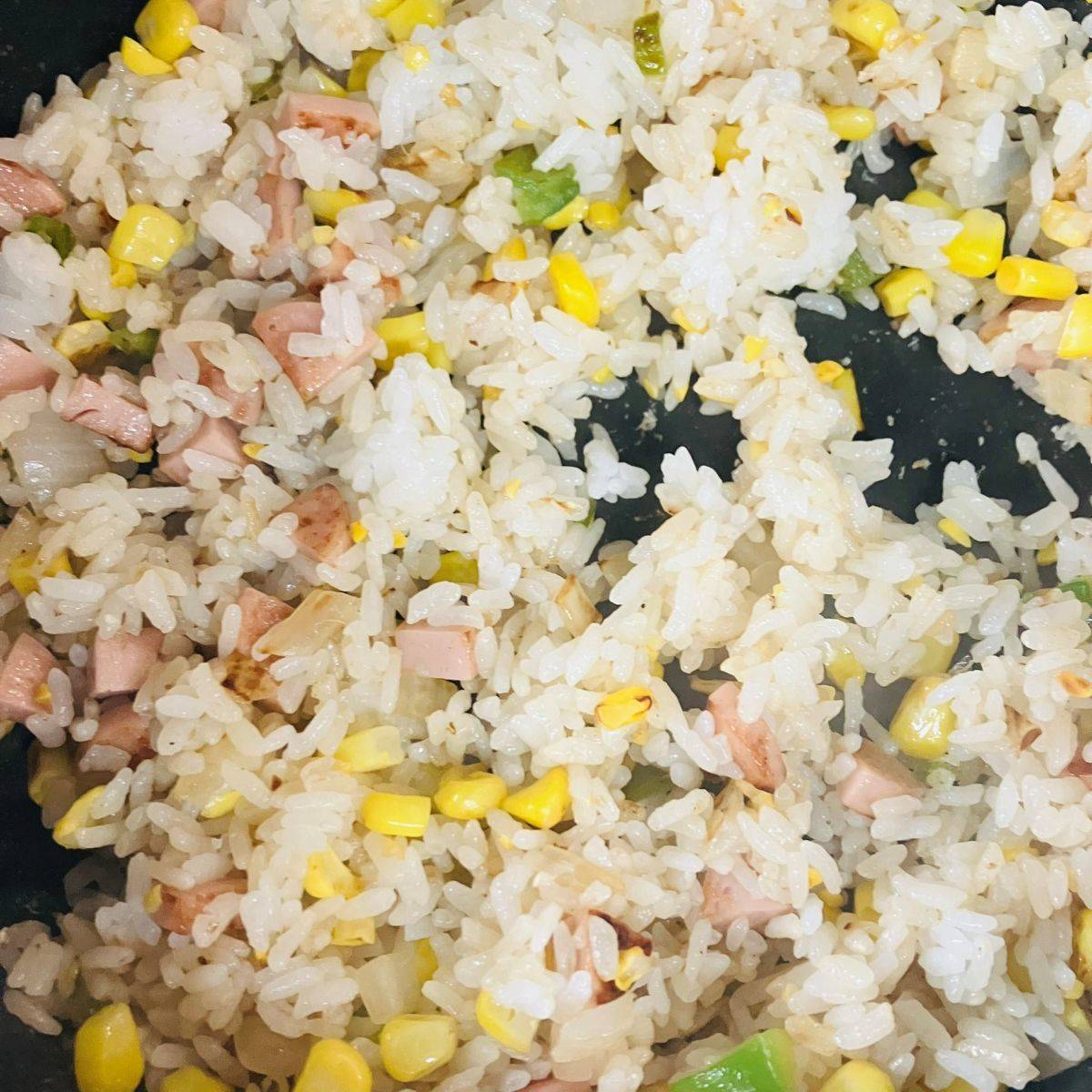 JAグループ公式の「とうもろこしとハムの中華風炒めごはん」のレシピ