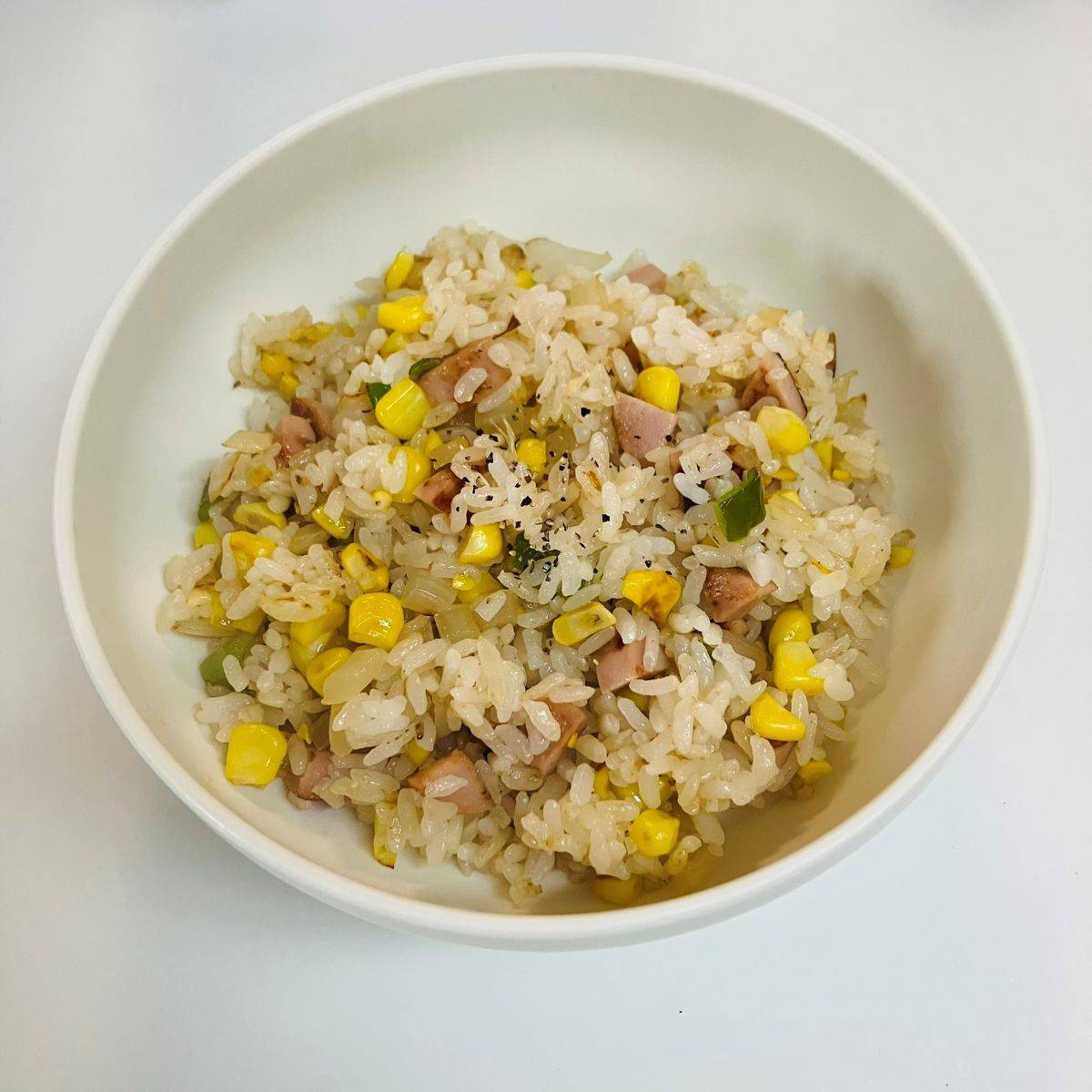 JAグループ公式の「とうもろこしとハムの中華風炒めごはん」のレシピ