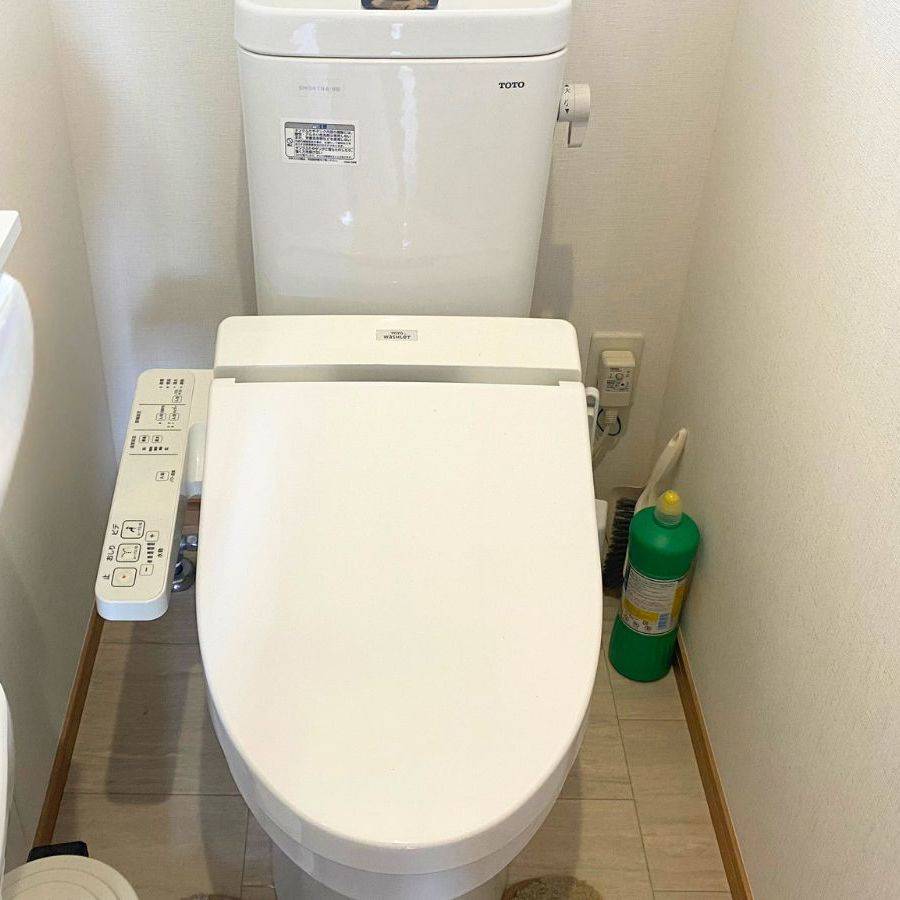 トイレウォシュレットの裏側