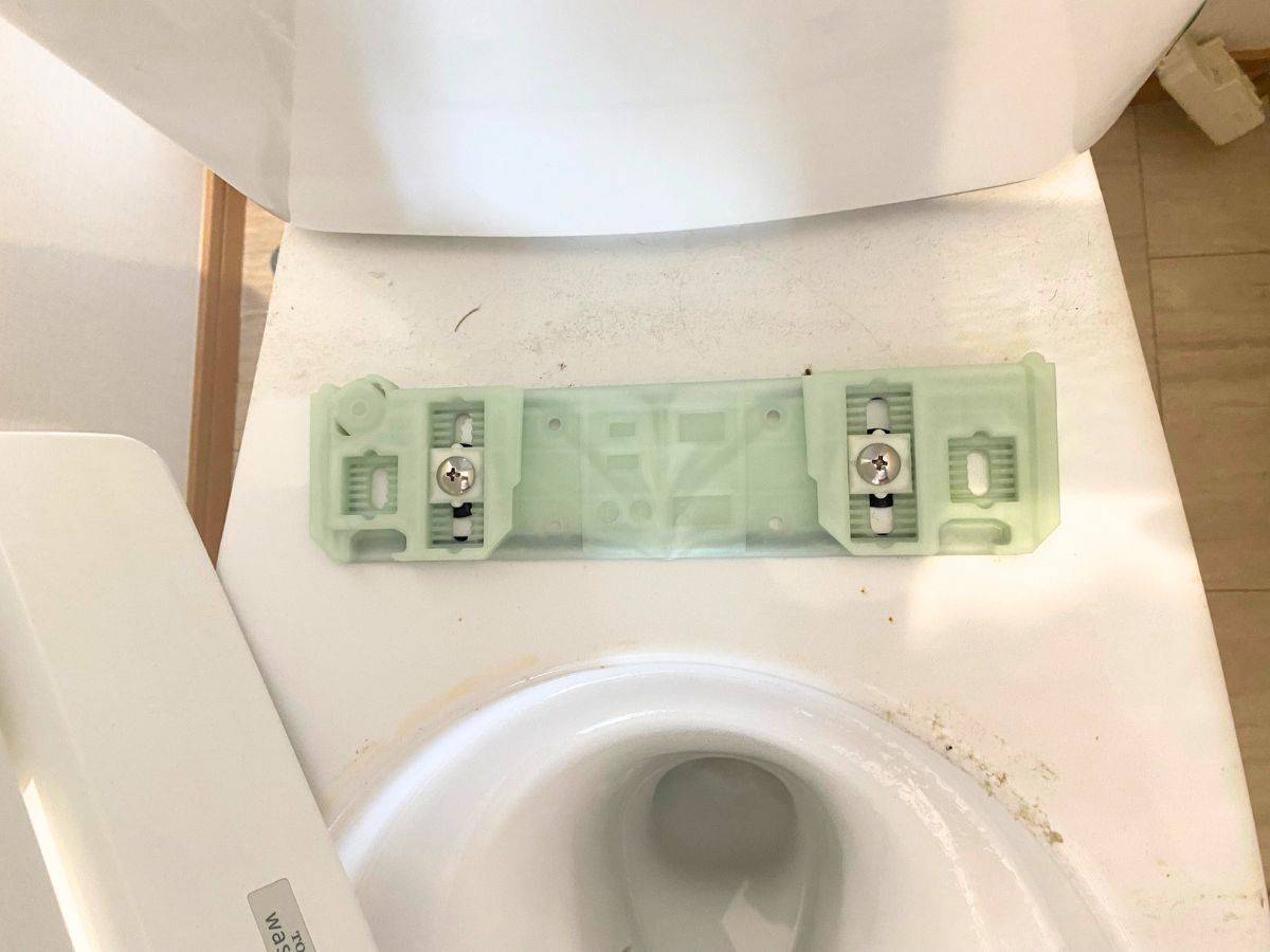 ウォシュレットの裏が臭いの原因？簡単な手順でキレイになります！