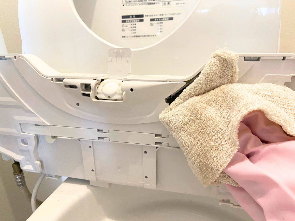 ウォシュレットの裏が臭いの原因？簡単な手順でキレイになります！