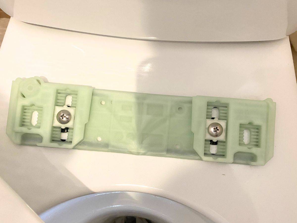 ウォシュレットの裏が臭いの原因？簡単な手順でキレイになります！