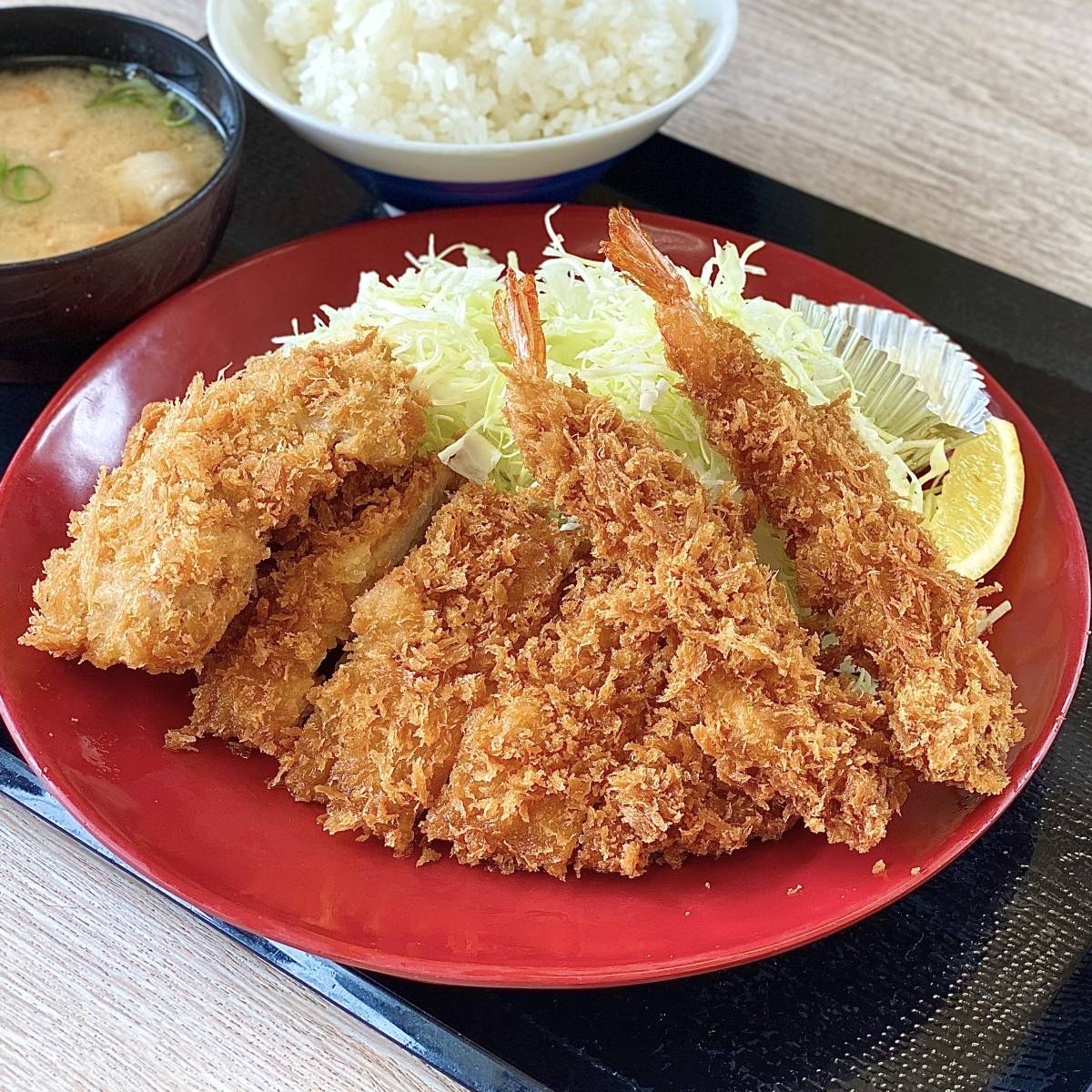 かつやの「海老ヒレロースカツ定食」