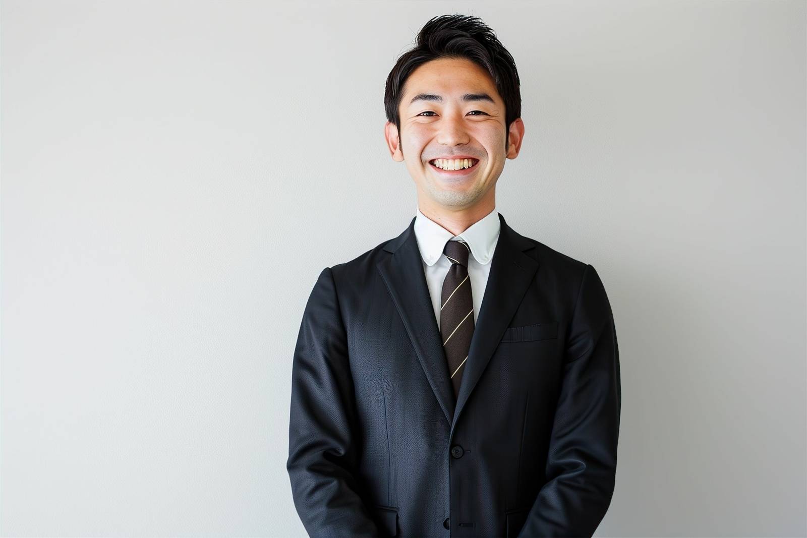 スーツ姿の男性