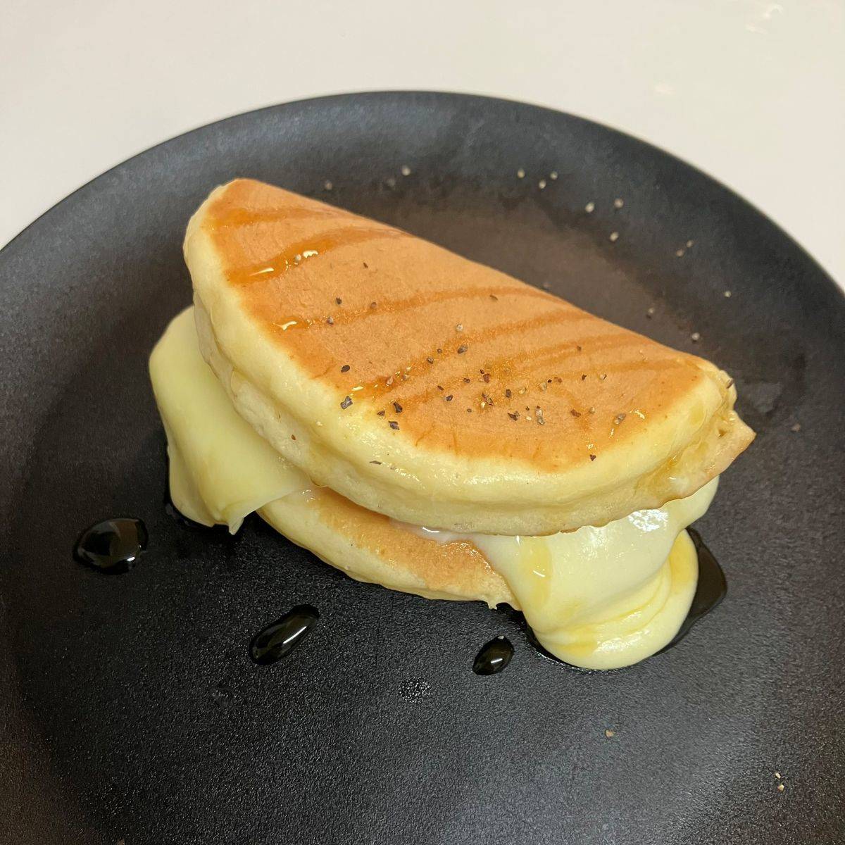 森永公式の「とろりチーズホットケーキサンド」のレシピ