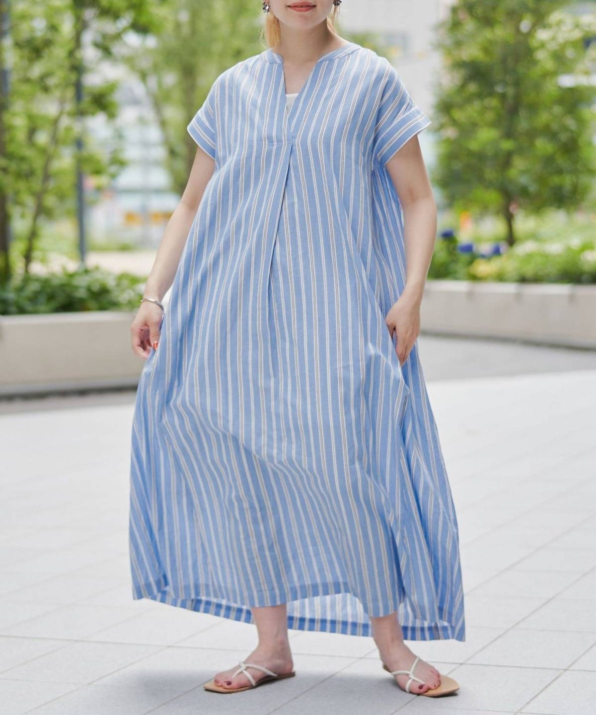 夏の華やかワンピース