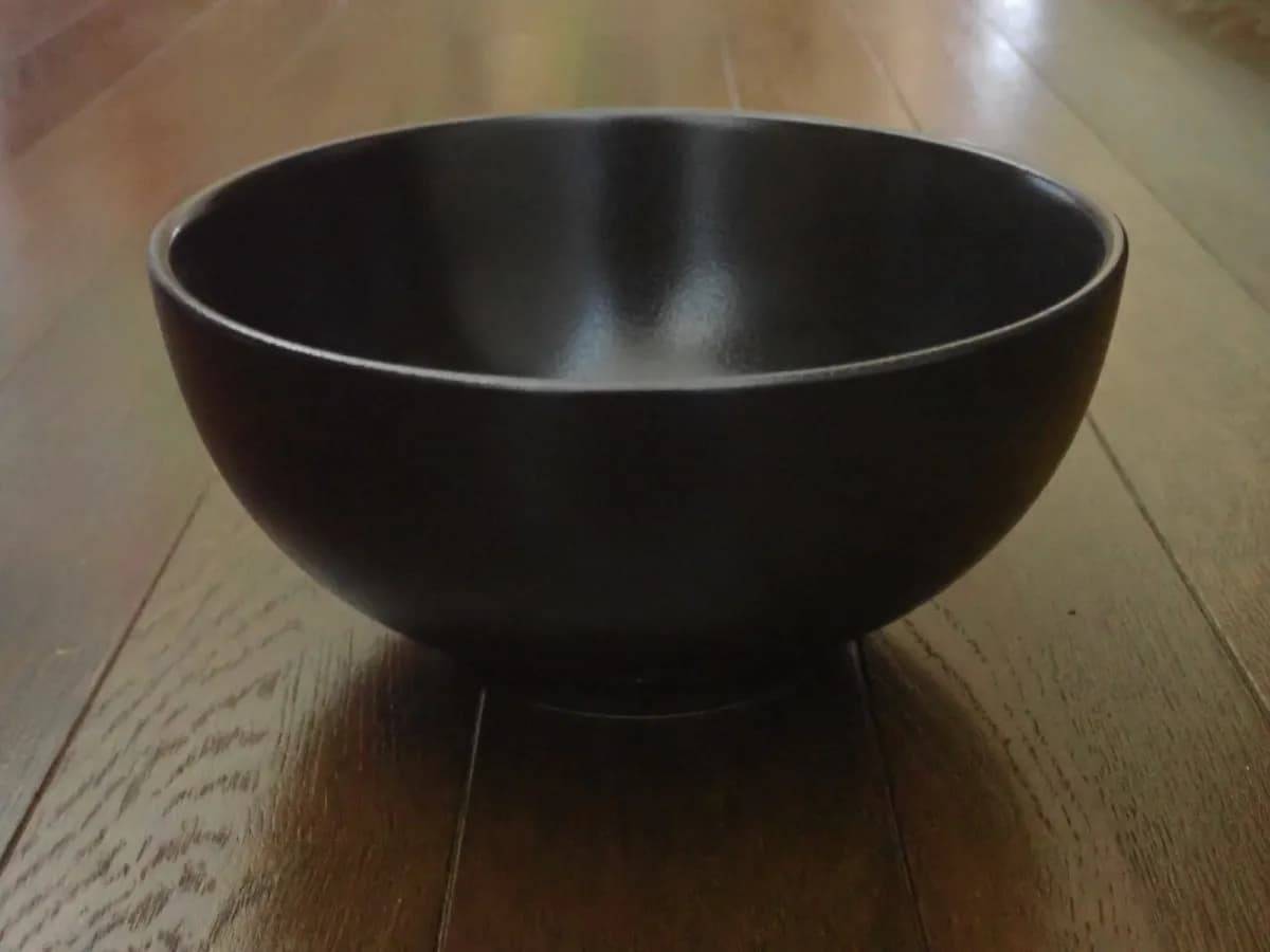ダイソー丼(黒梨釉、約18cm)−１