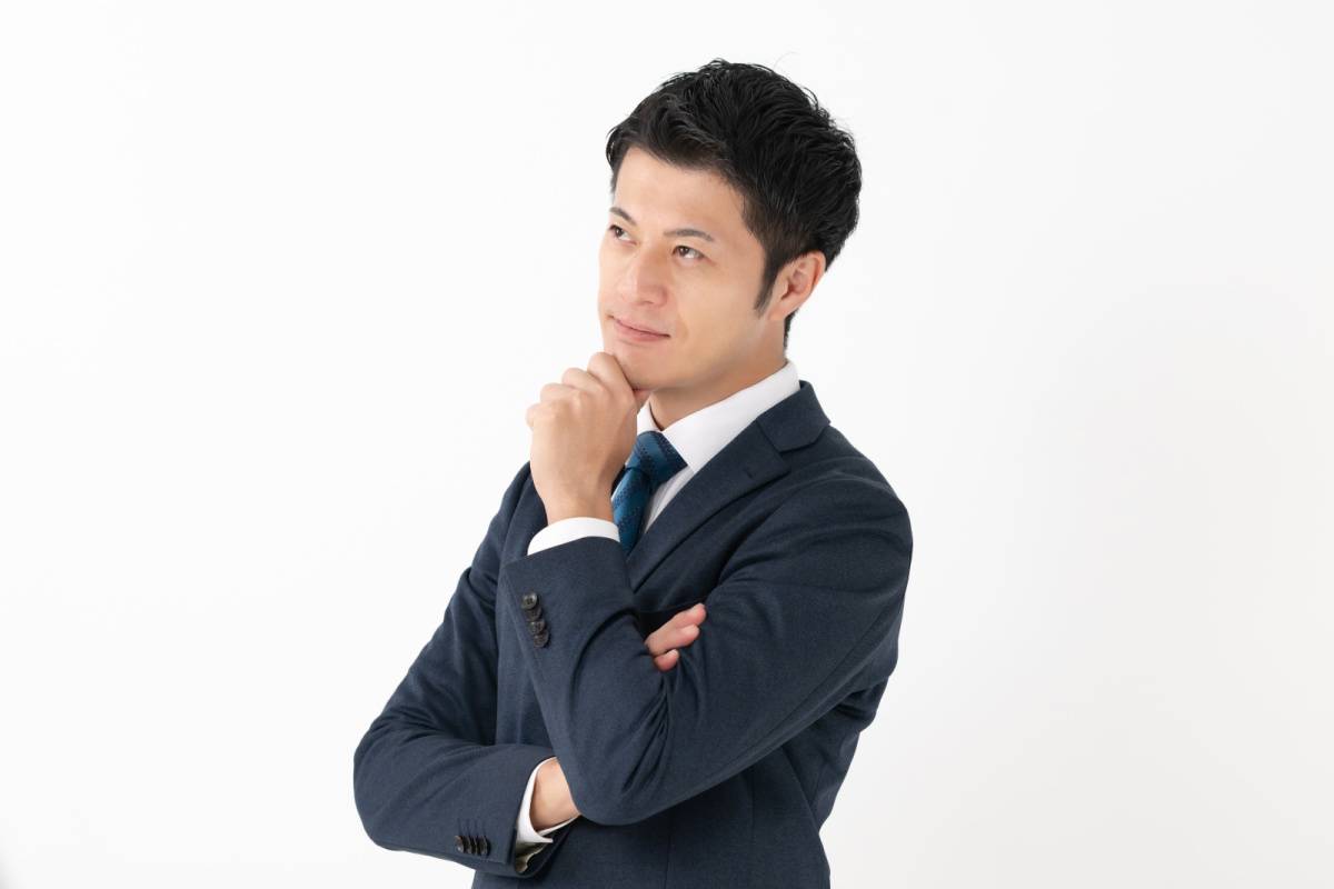 スーツ姿の男性