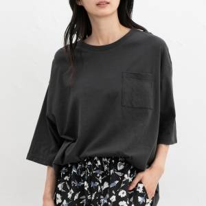 【Honeys】夏のお出かけに♡大人女子にぴったりな「カジュアルTシャツ」5選