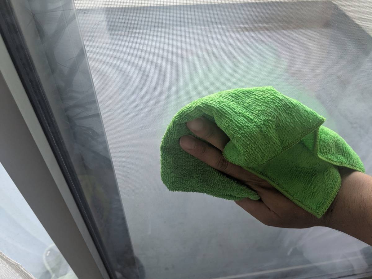 【洗剤なし】窓ガラス・サッシをピカピカにする簡単お掃除術！