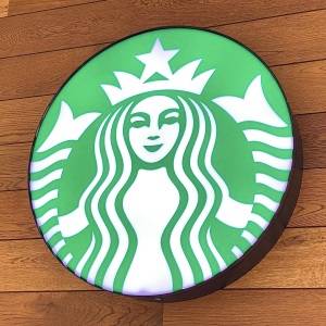  スターバックスの看板 