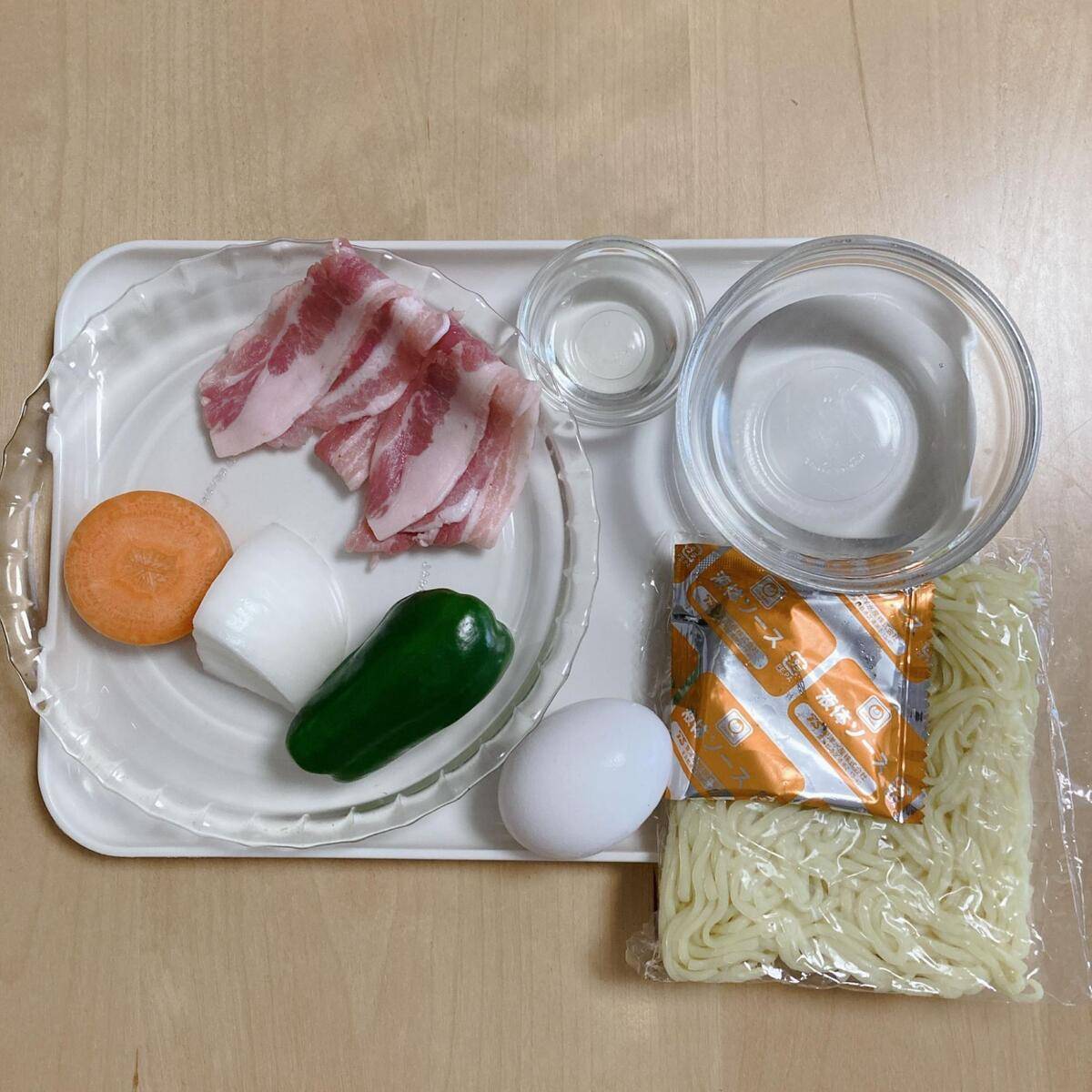 マルちゃん公式の「目玉焼きのっけ！ピーマンと豚肉の焼そば」のレシピ